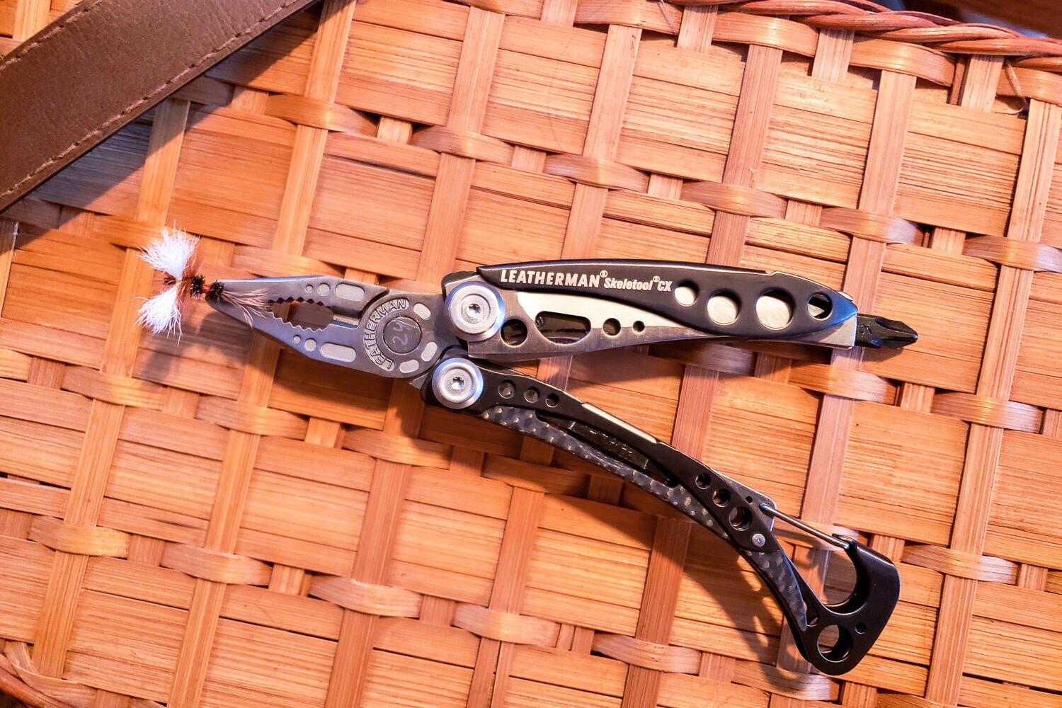 The-Leatherman-Skeletool-with-a-fishing-fly